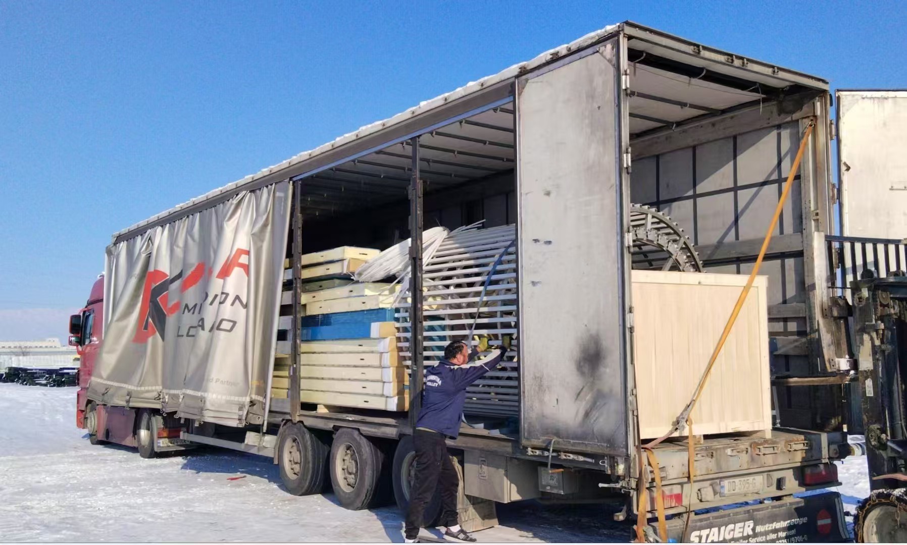 从中国到乌兹别克斯坦：国际汽运的货物包装与清关须知