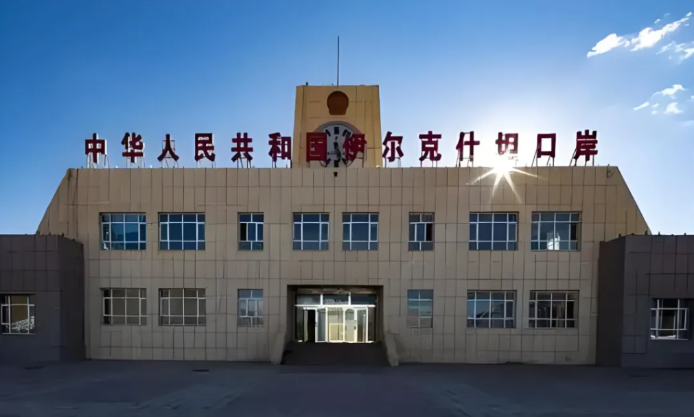 伊尔克什坦口岸通关量大增！突破“双十