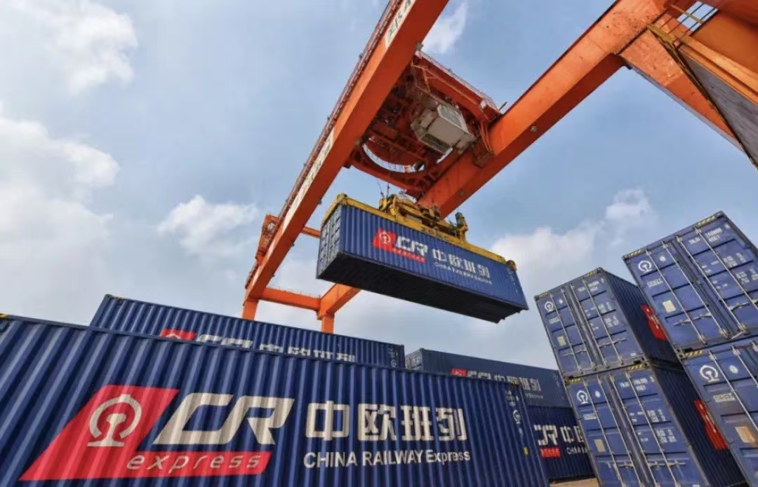 中国和波兰发布《共同文件》：保障中欧班列安